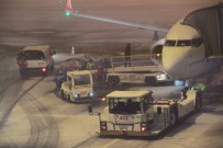 İstanbul'da 395 Uçuş İptal Edildi