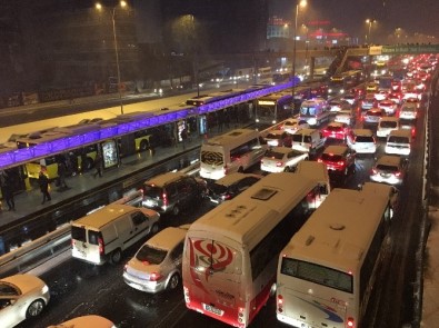 İstanbul'da Eve Dönüş Yolu Çileye Dönüştü