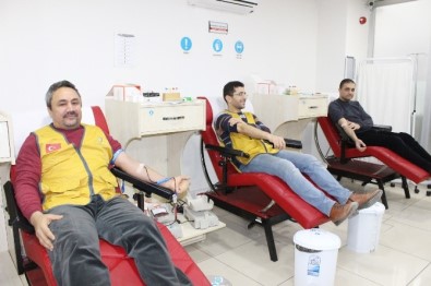 İyilik-Der Üyeleri Kan Bağışında Bulundu