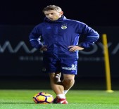 UYGAR MERT ZEYBEK - Karavaev İlk İdmanına Çıktı