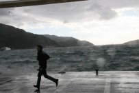Marmaris'te Fırtına Etkili Oluyor