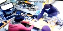SİLAHLI SOYGUN - Önce Güvenlik Kamerasına Sonra Polise Yakalandılar