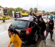 KAR EĞLENCESİ - Aracın Üzerindeki Karı Görünce...