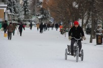 KARDAN ADAM - Eskişehir Yeni Güne Beyaz Örtü İle Uyandı