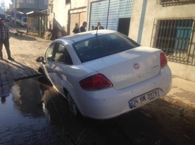 Fatsa'da Yol Çöktü, Otomobil Çukura Düştü