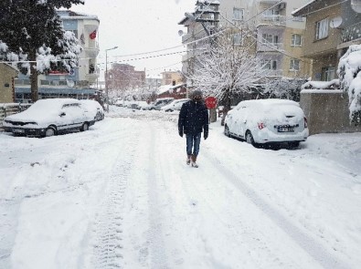 Gördes'e Kar Yağışı Etkili Oluyor