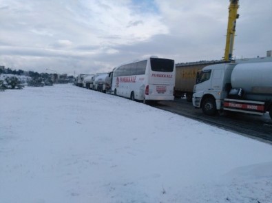 İzmir'de Ulaşıma Kar Engeli