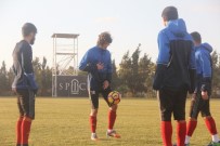 FERIDUN TANKUT - Karabükspor'un Rumen Golcüsü Alexe Takımla Çalışmalara Başladı