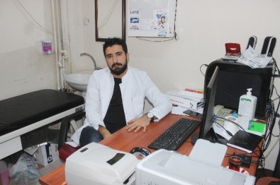 Şemdinli'ye Yeni Gelen Doktor Bir Ayda 30 Ameliyat Yaptı