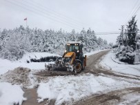 YUSUF YıLMAZ - Ekipler Karla Mücadeleyi Aralıksız Sürdürüyor
