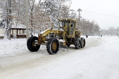 Isparta'da Kar Yağışı Etkili Oldu