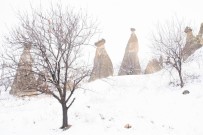 GÖREME - Peribacaları Da Beyaza Büründü