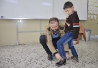 423 Suriyeli Öğrenciye Giysi Ve Ayakkabı Yardımı