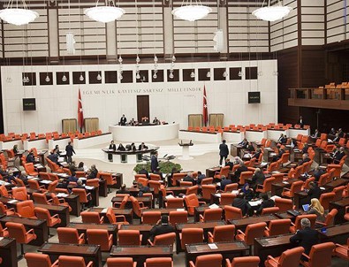 AK Parti ile CHP arasında sahte pusula tartışması