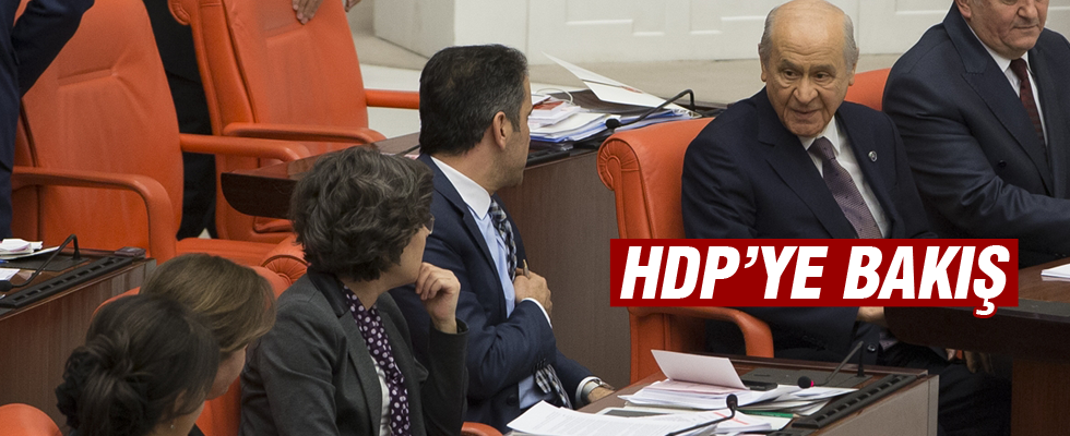 Bahçeli'nin TBMM Genel Kurulu'nda HDP sıralarına bakışı