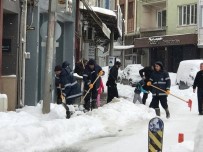 İŞ MAKİNASI - Biga Belediyesi Karla Mücadele Çalışmalarını Sürdürüyor