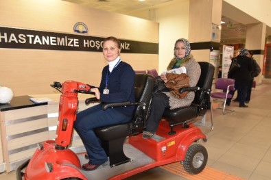 Erdemli Devlet Hastanesi'nde Hastalara Akülü Araçlarla Hizmet