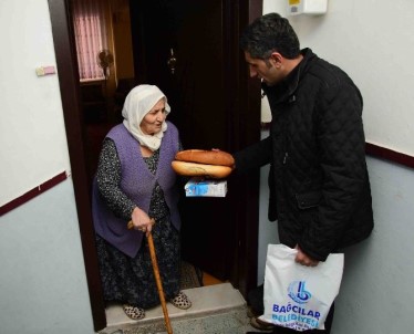 Evinden Çıkamayan Engelli Ve Yaşlılara Ekmek Ve Süt Yardımı