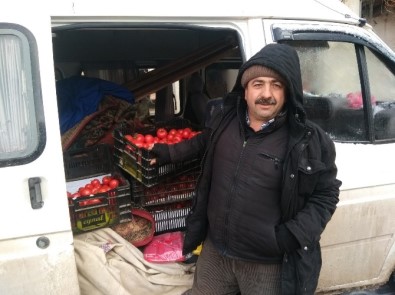 Hisarcık'ta Pazarcı Esnafı Soğuktan Tezgah Açamadı