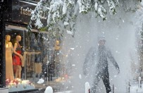 İstanbul'da Kar Esareti Devam Ediyor