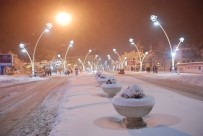 Tokat'ta Kar Esareti Eğlenceye Dönüştü