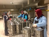 ÜMRANİYE BELEDİYESİ - Ümraniye'de Bin Yüz Kişiye Sıcak Yemek