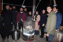 MALATYA İNÖNÜ ÜNIVERSITESI - Üniversite Öğrencilerinden Polise Sıcak Çorba İkram