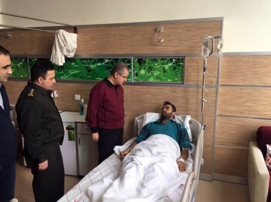 Vali Tapsız'dan Yaralı Askere Ziyaret