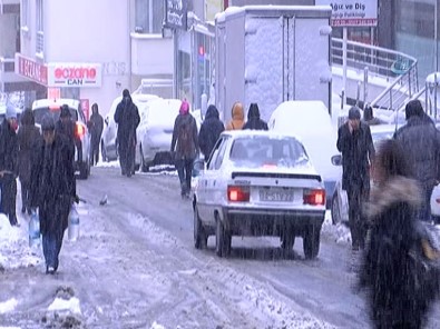 Yoğun Kar Yağışı Vatandaşlara Zor Anlar Yaşattı