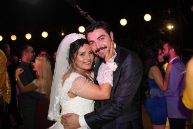 Anaokulu Öğretmeni Kanseri Yendi, Hayallerindeki Düğünü Yaptı