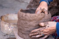 KURU FASULYE - Bu Köyde Toprağa Şekli Kadınlar Veriyor