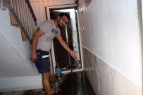 Denizli'de 6 Evi Kanalizasyon Suyu Bastı