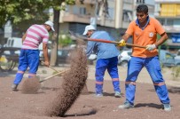 TARıK AKAN - Muratpaşa'da Çocukların Oyun Alanı Yıkanmış Kırmızı Kumdan Olacak