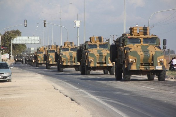 Suriye sınırına askeri sevkiyat sürüyor