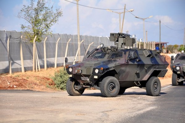 Suriye sınırına askeri sevkiyat sürüyor