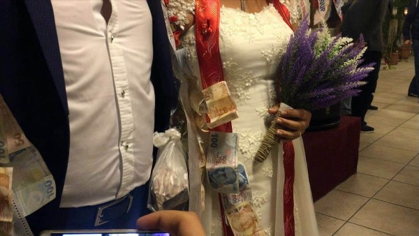 Düğünde takı yerine 'kokoreç'