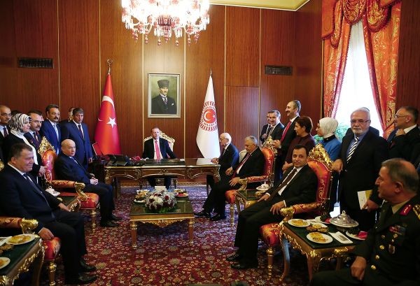 Meclis'te sürpriz görüşme