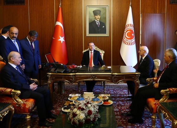 Meclis'te sürpriz görüşme