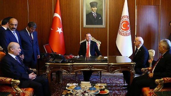 Meclis'te sürpriz görüşme