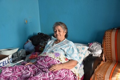 Alaşehir Belediyesinden Yaşlı Kadını Sevindiren Çalışma