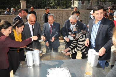 Akşehir Belediyesi'nden Üniversite Öğrencilerine Aşure İkramı