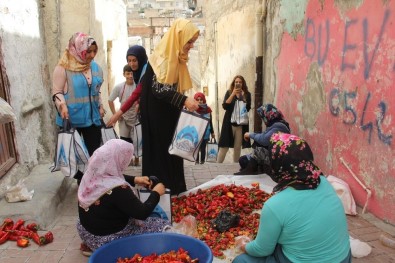 Eyyübiyeli Kadınlar Evleri Dolaşıp Aşure Dağıttı