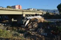 HAYVAN PAZARI - Söke'de Kamyon Köprüden Uçtu Açıklaması 1 Yaralı