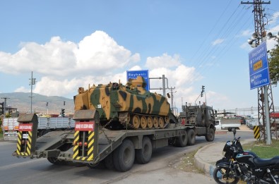 Suriye Sınırına 15 Araçlık Tank Sevkiyatı