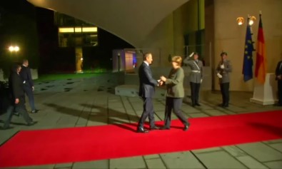 Tusk, Almanya Başbakanı Merkel'le Görüştü