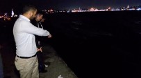 Üsküdar'da Ayağı Takılan Genç Kız Denize Düştü