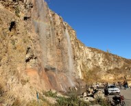 ŞELALE - Yaşayan Kayalıklar Şelalesi Öğrencilerin İlgisini Çekiyor