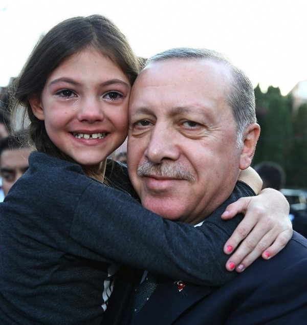 Balkanlar'da Erdoğan sevgisi... Bosnalı kızın gözyaşları