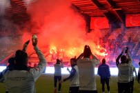 Bş.Bld. Erzurumspor Taraftarından Gece Antrenmanında Meşaleli Destek