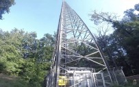 PARKUR SPORCUSU - 150 metrelik baz istasyonuna tırmandılar